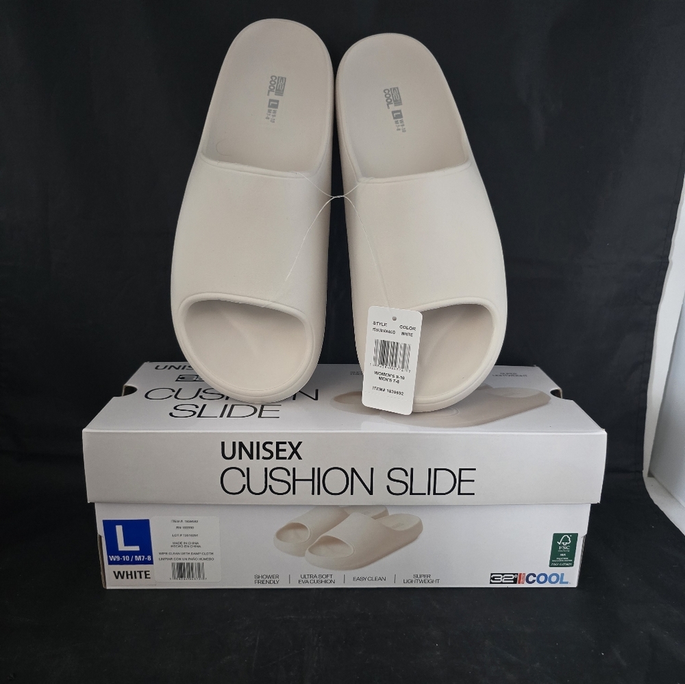 NIB 32 Degrees Unisex Cushion Slide Sandal Indoor Outdoor White Wm 9/10 M 7/8